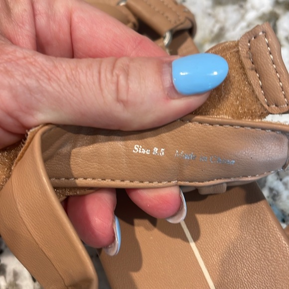 Dolce Vita Gimra sandal Super cute worn about five times excellent conditioner - Picture 3 of 7